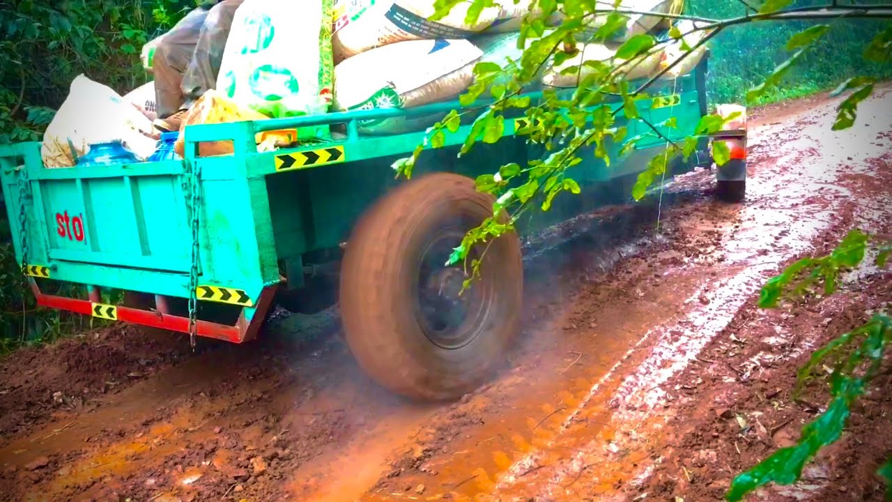2 Cầu D33 đốt lốp cực căng khi đang leo dốc trời mưa || off-road vehicle with burning tires 🚜🚜🚜🚜