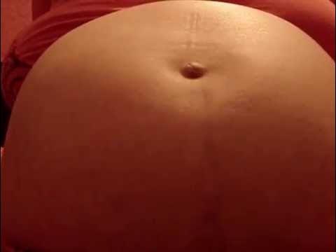 живот на 29 неделе беременности. малыш толкается в животике. ребенок толкается в животе. шевеления ребёнка в животе. ребенок пинается в животе.