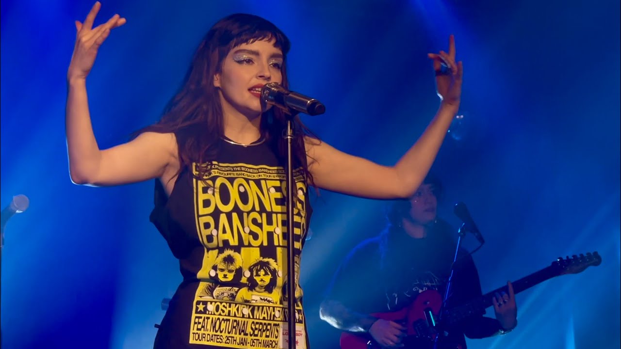 Lauren Mayberry (Chvrches) - Bitter Sweet Symphony (The Verve cover) - Live