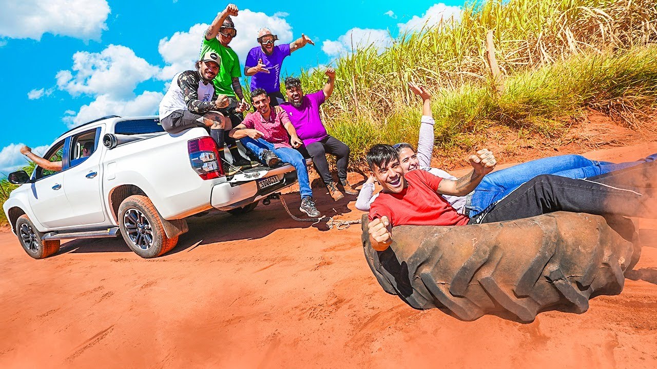 MINHA CAMIONETE NOVA PUXOU EU E MEUS AMIGOS DE UM PNEU GIGANTE