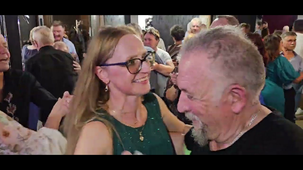 4 października 2025 Rozkręciła się ZABAWA - Pełna SALA w TACZOWIE z Kapelą Tomasza STACHURY 