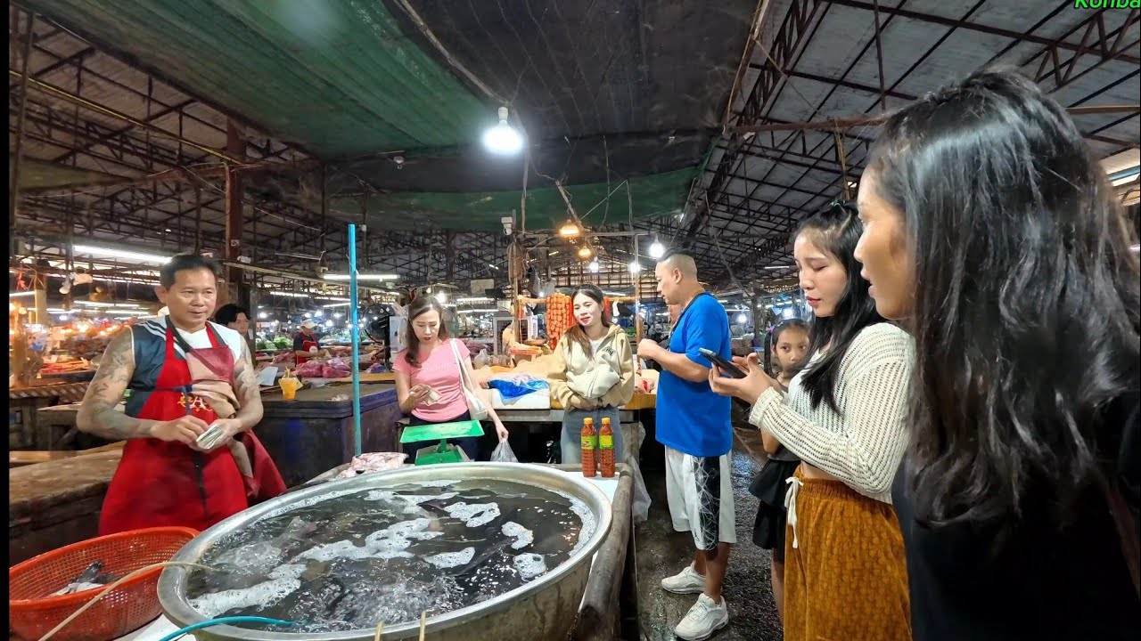 Eating ice cream with friends and shopping at Nong Duang market in Laos.