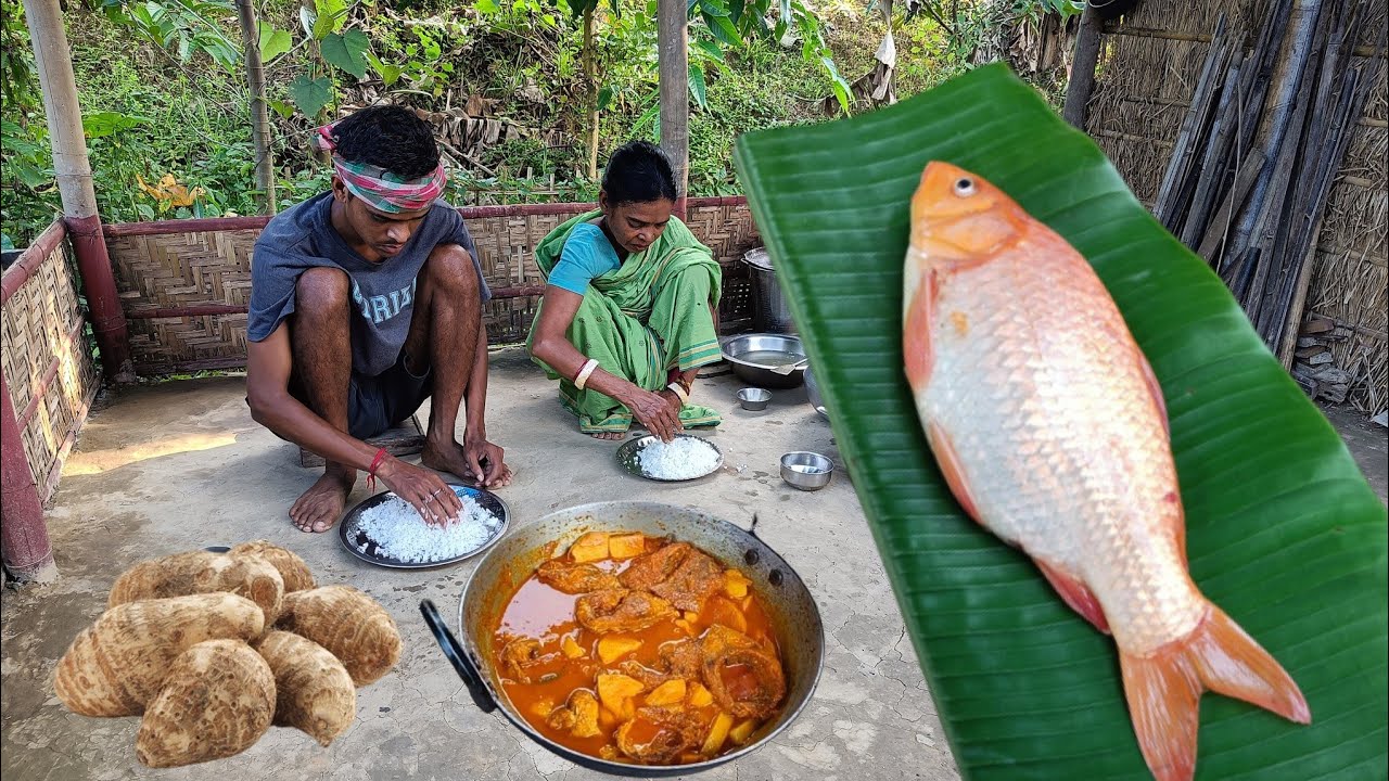 1kg GOLDFISH Curry With Kochu Cutting And Cooking By Rural Mother & Son ...