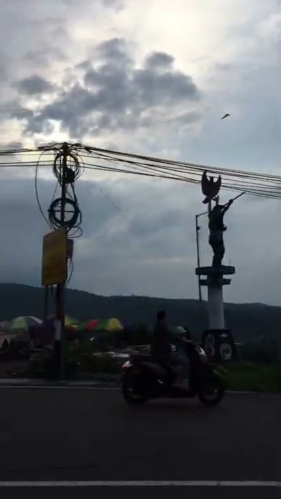 Sunmori bundaran pacet mojokerto #shorts #bukanmaen #mojokerto #wisatamalang #haryantomania #truk