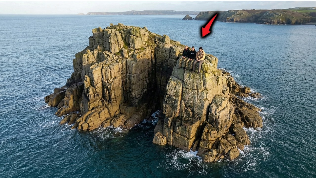 Мы рыбачили на БЕЗУМНОМ скрытом острове, и то, что нам попалось на крючок, было просто безумием...