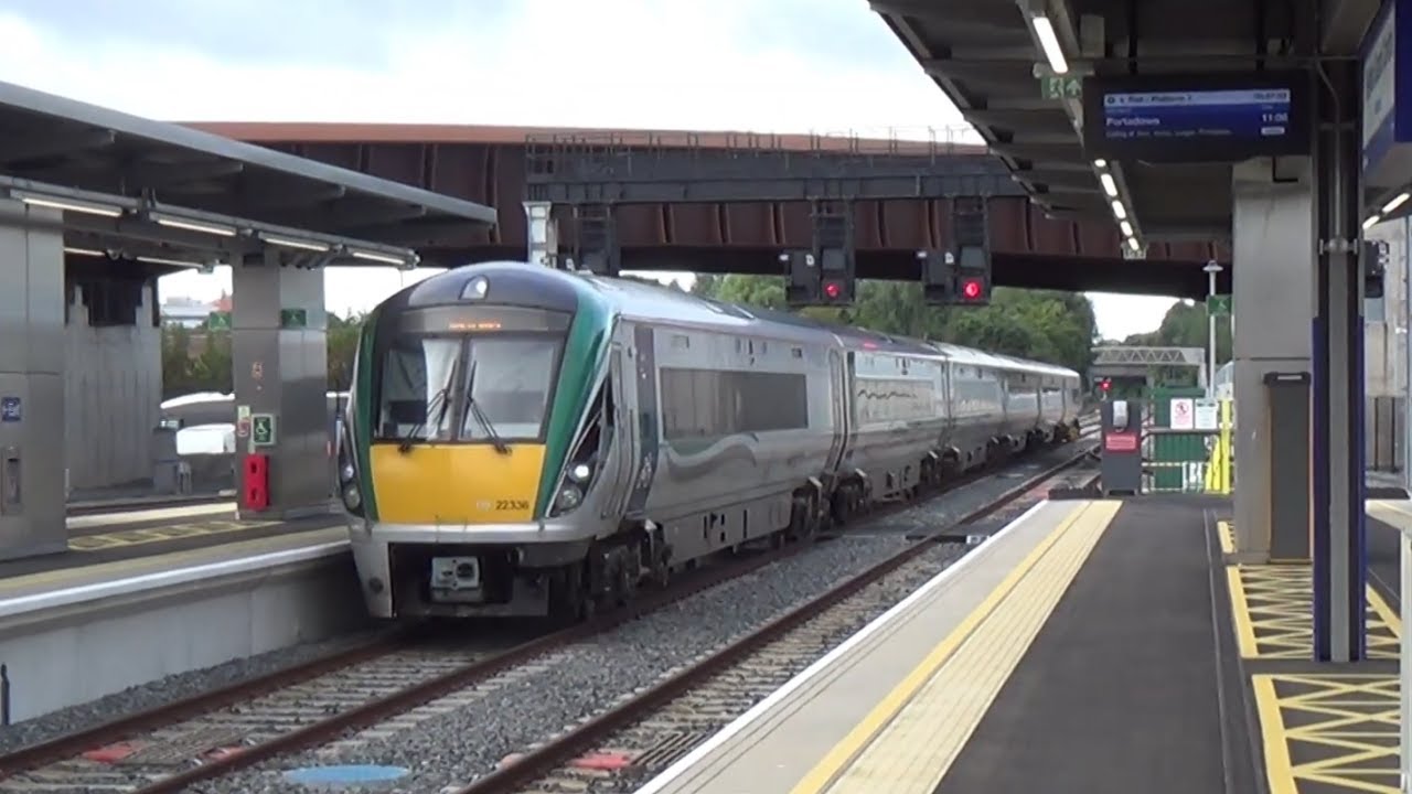 22036 & 9003 + 216 at Belfast Grand Central station