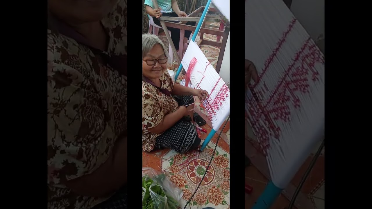 มัดหมี่ลายกวางลายปะจำตำบลของกลุ่มทอผ้ามัดหมี่. กลุ่มโปร่งใสบาย. @.ยายรัตมัดหมี่อินดี้.