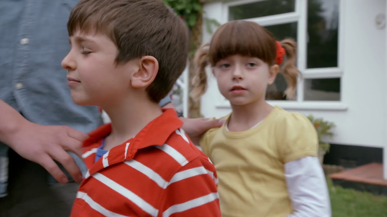 Топси и тим. Топси и тим близняшки. Topsy and tim have itchy heads.