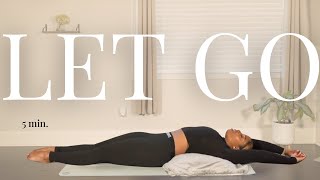 Mind Relaxing Yoga | Gentle Evening Flow to Let Go of the Week (5 Min.)