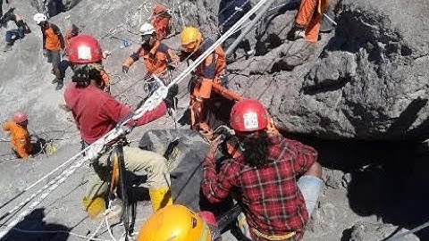 Cerita Dibalik Proses Evakuasi Eri Yunanto di Kawah Merapi, 16 Mei 2015. (re-upload, audio boosted)