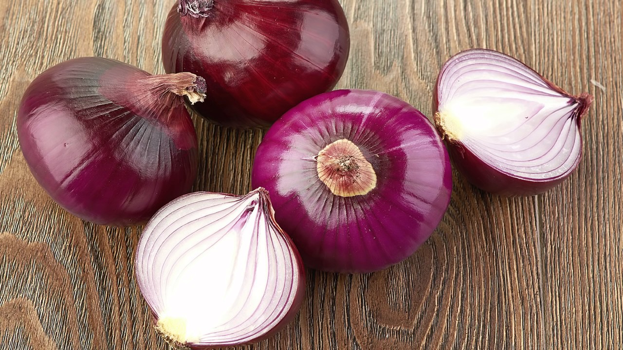 கால் அடியில் வெங்காயம் ஒரு துண்டு Onion Under The Feet is Make a wonderful Effect on your body