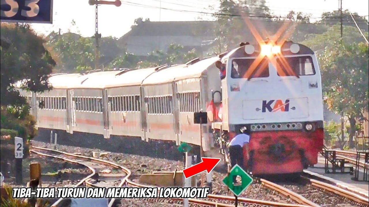ADA APA? Masinis KA Penataran Ini Tiba-Tiba Panik Dan Turun Dari Lokomotif!