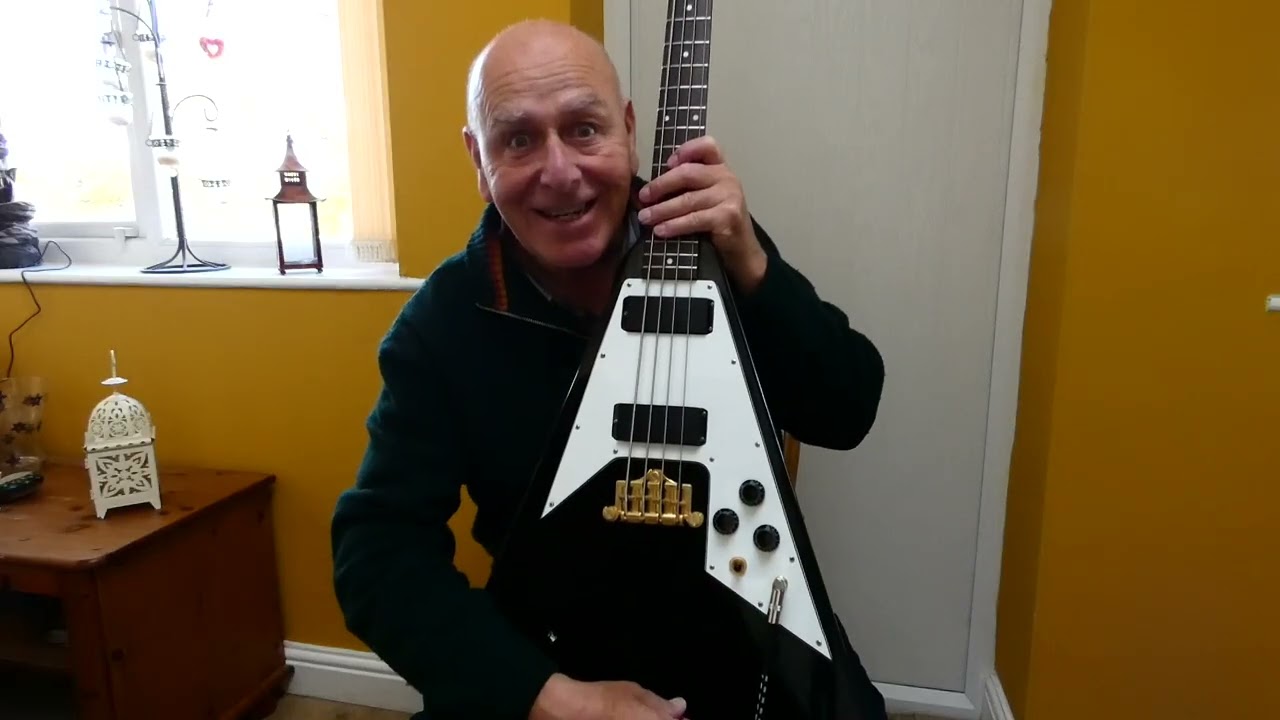 A Flying V bass guitar. What's it like? Another Michael's Guitar Reviews