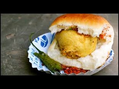 Cheapest and Best Vada Pav - Nagpur Street Food(India) | Awesome Indian Food