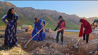 Nomadic ladies building a new settlement