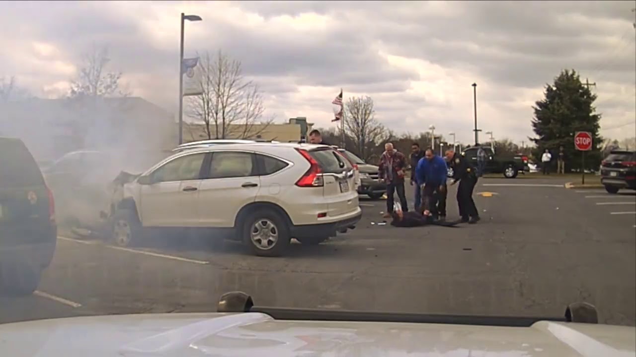 Good Samaritans Rescue Man Trapped Under Burning Car - YouTube