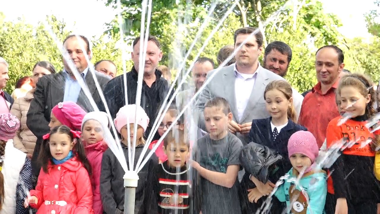 В селе Плавни заработали два фонтана