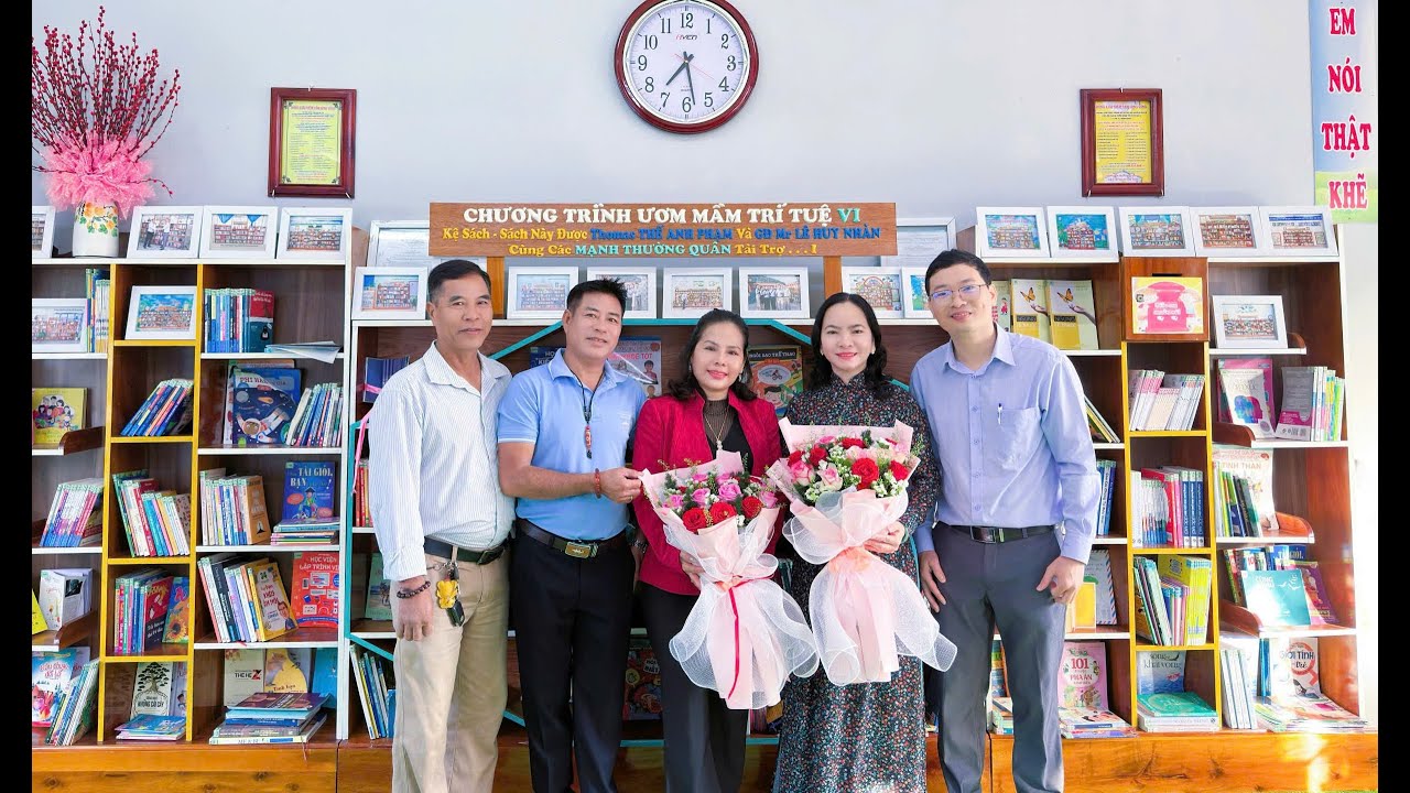 LỄ TRAO TẶNG KỆ SÁCH ƯƠM MẦM TRÍ TUỆ SỐ 6 TẠI TRƯỜNG THCS TÀ LÀI