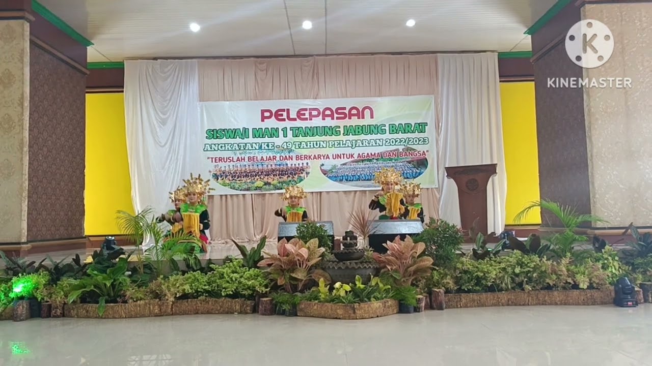 Tari Persembahan Beras Kunyit