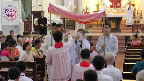 Gx Giuse Lao công Chợ cũ: Thứ 5 Tuần Thánh (13.04.2017) Kiệu Mình Thánh Chúa sang bàn thờ phụ.