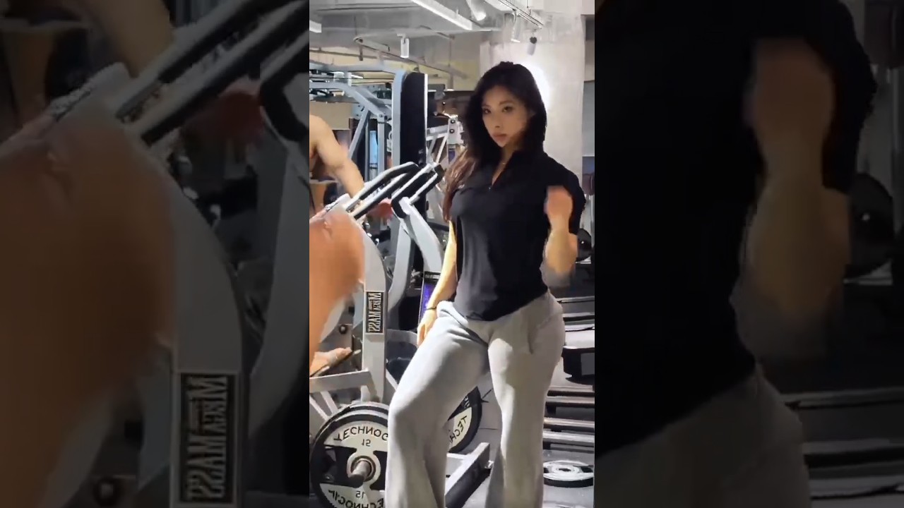 She Lifts More Than Most Boys 😏🏋️‍♀️ 