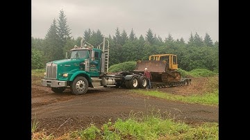 David Hull Loading his  D7 Cat onto the Trail King Lowboy