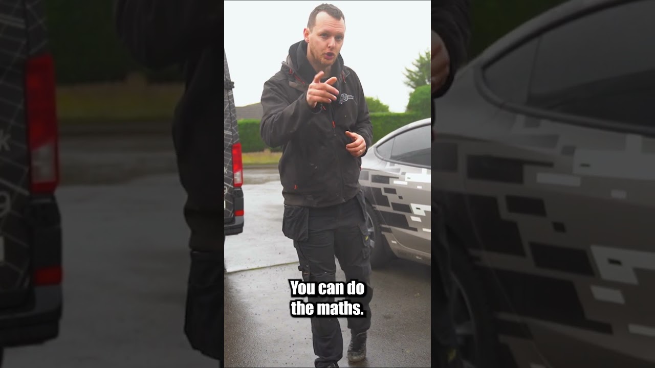 Вы — компания из Великобритании, которая хочет инвестировать в солнечные батареи, чтобы сэкономит...