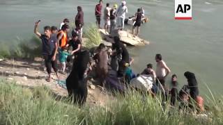 Raw: Fight for Fallujah as Civilians Flee