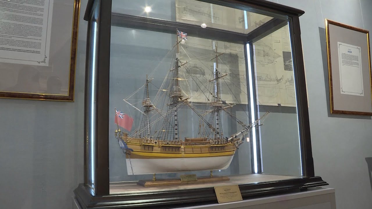 «Корабли и катапульты»: Игорь Крысанов открыл персональную выставку