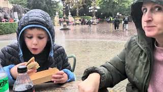 Efteling Holiday - Eating Hot Dogs In The Rain