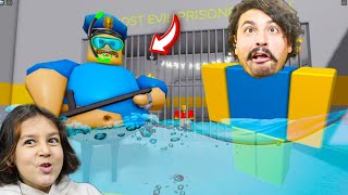 Korkunç Sualeti Hapi̇shanesi̇ Gardi̇yanindan Kaçiyoruz Roblox Water Barrys Prison Run Obby