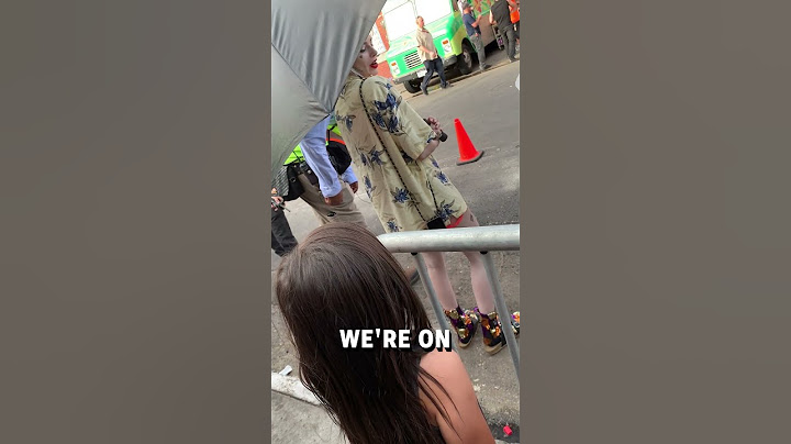 Little girl meets Margot Robbie as Harley Quinn! 🤩😮  -  🎥 Viralhog