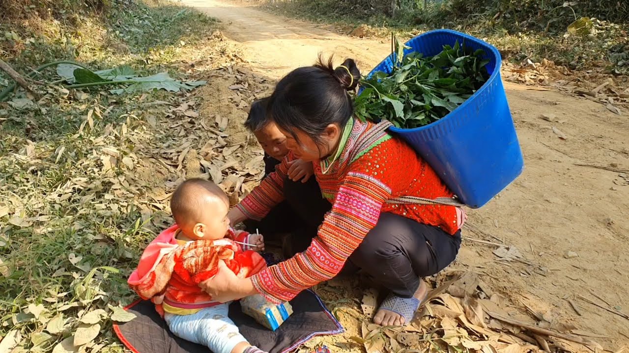 The mother and child found the baby abandoned on the side of the road ...