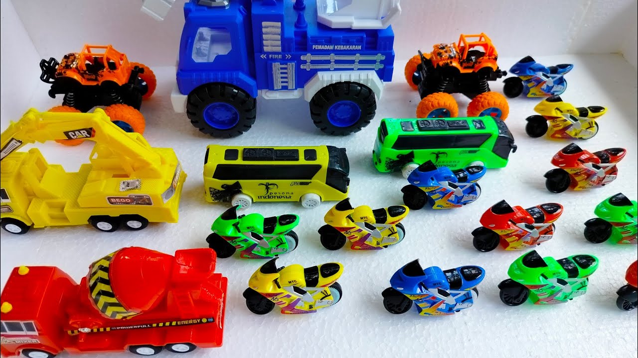 Mencari mainan lagi dapat moto GP, truk molen busway dan lain lain...