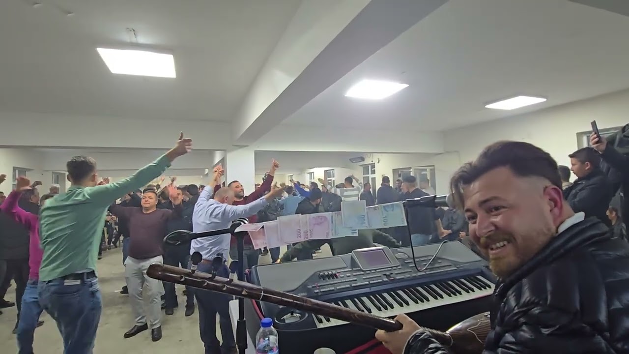 Ömer nergis ( leylim ley - oy dere kızıl dere - sarı saclım mavi gozlum - zevzek )