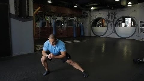 Dynamic Side Lunge Stretch : Working Out