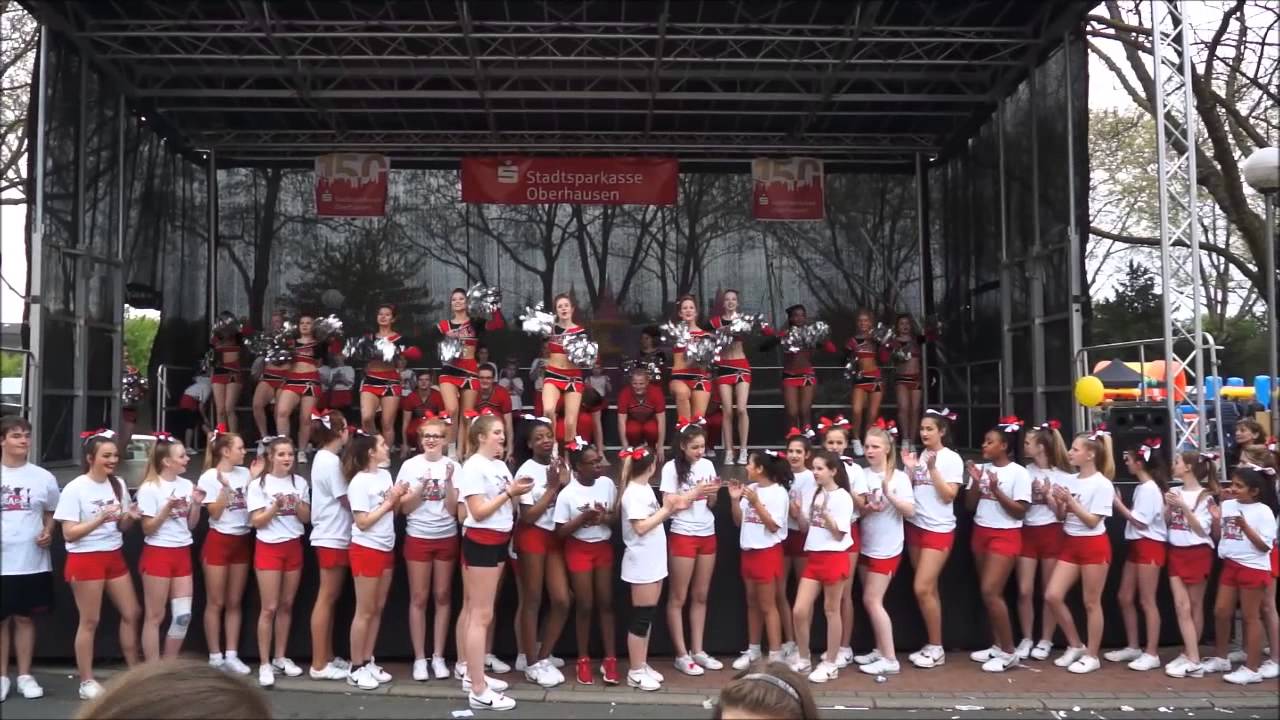 Cheerleader Oberhausen auf dem Zilianplatz