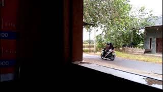 SUASANA WARUNG PINGGIR JALAN YANG TENANG & SEJUK | VIEW PEDESAAN BIKIN DAMAI 🍃17