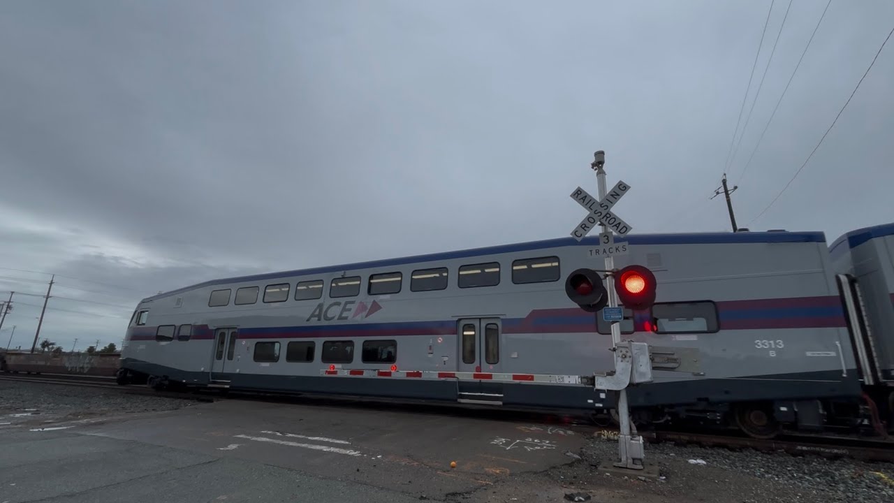 UP 5937 Z-Train Imdl. and ACE 3313 Train 02 Meet - E. Scotts