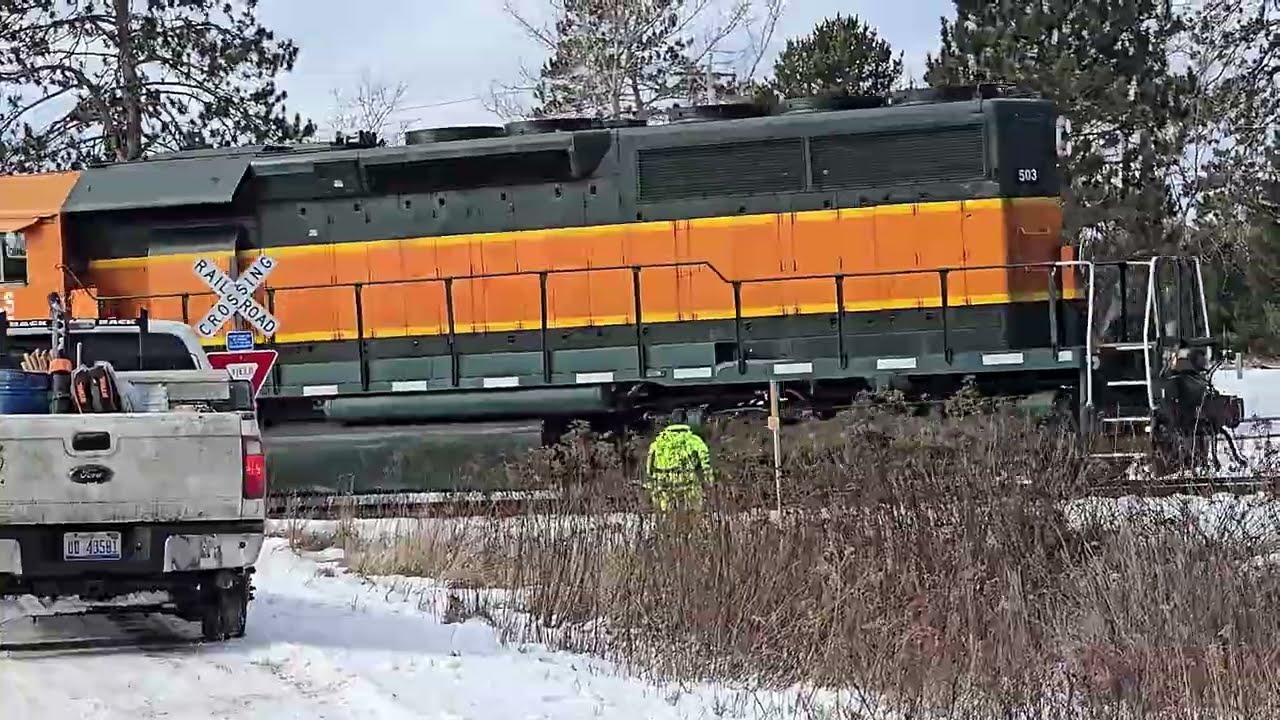 Что-то, что я снял, привлекло внимание железнодорожников? Они это посмотрели! 