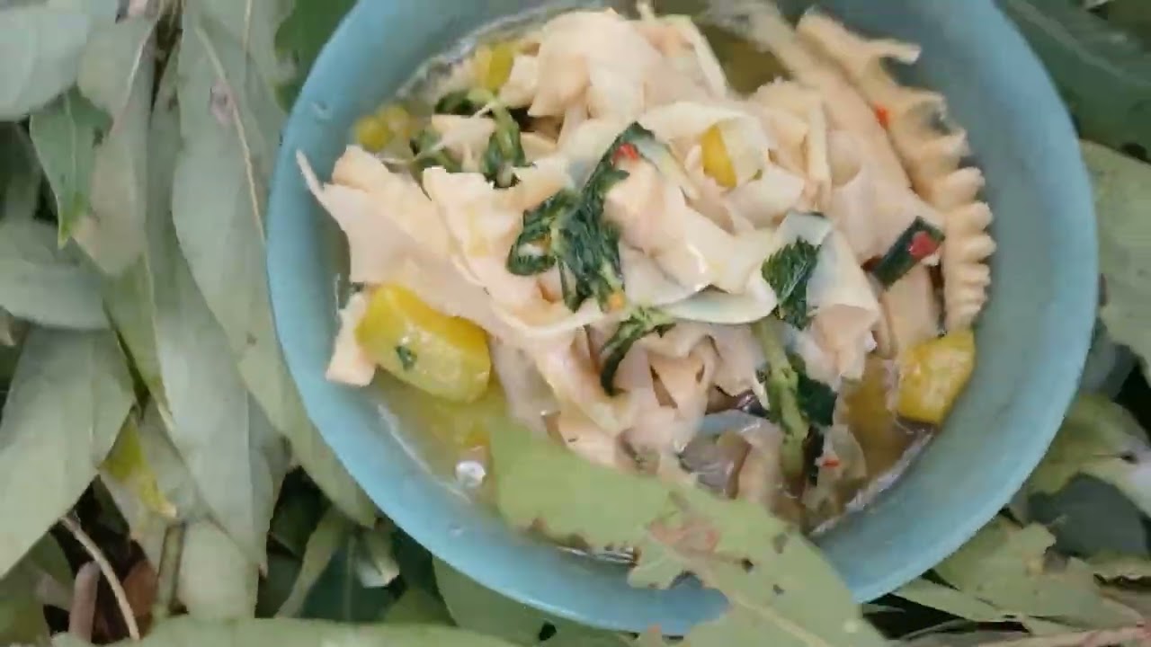 ถางป่าทำไร่ช่วยพี่เขย(พ่อน้องดาว)Clearing forests to make fields for growing rice