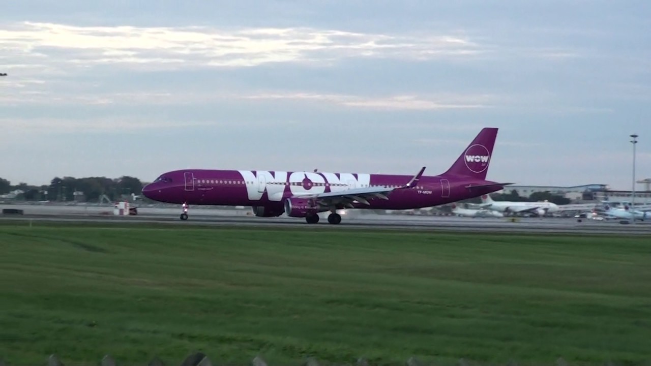 WOW Air A321 landing on runway 06L at YUL