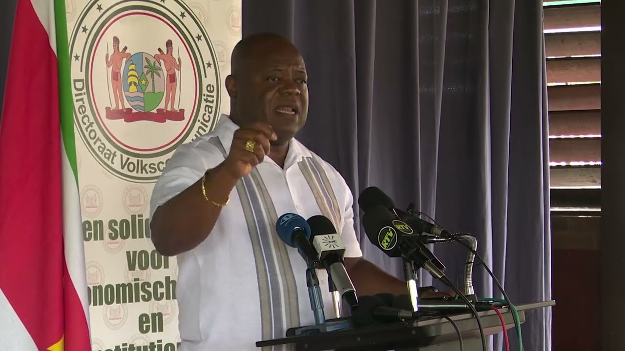 Bee over registratie ambtenaren, migratiebeleid, salarissen topambtenaren en andere zaken