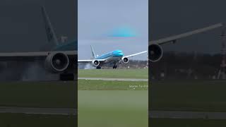 INSANE Boeing 777 Crosswind Landing That Will BLOW YOUR MIND! #shorts
