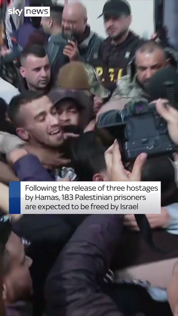 Cheering crowd welcomes Palestinian prisoners