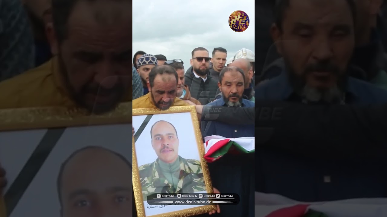 #مؤثر_جدا .. والد الشهيد أسامة صندوق يتسلم #الراية_الوطنية 🇩🇿 في جنازة مهيبة بالحمادنة ولاية غليزان