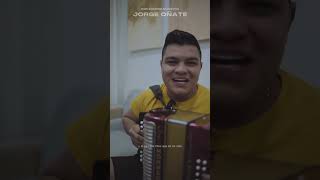 Oscar Gamarra cantando y tocando el acordeón interpreta  ( Llévame Contigo )