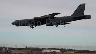 First Us B52 Bomber Plane Lands At Raf Fairford As Tensions Grow Between Russia And Ukraine