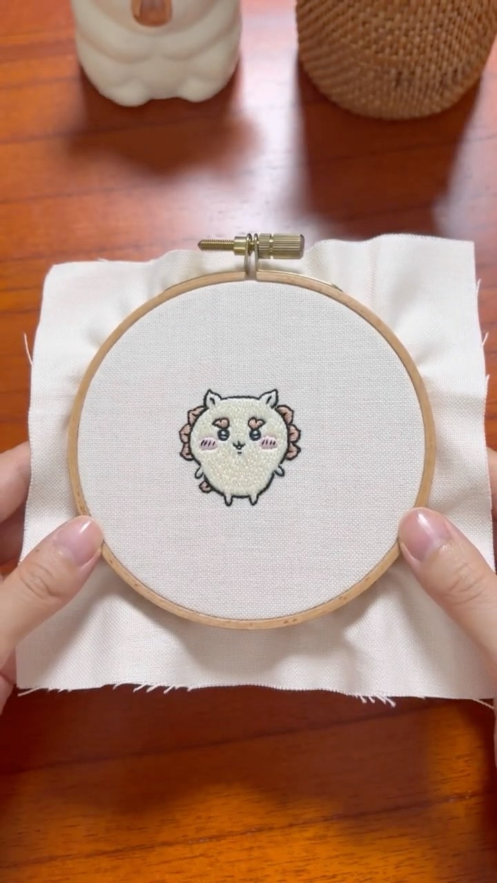 刺繍】ちいかわシーサー刺繍してみた🪡🧵🌺 #刺繍 #キャラクター刺繍