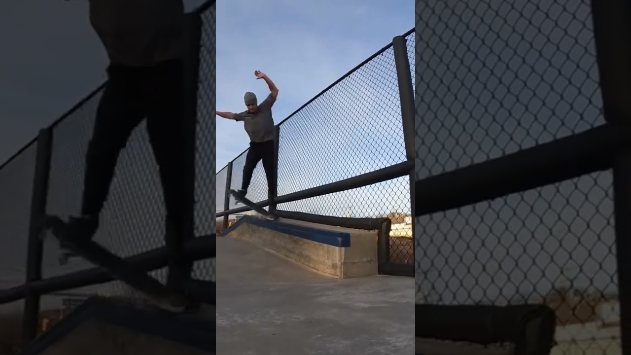 Crooked Grind down ledge 